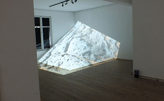 Eike Berg: Alteration (Bruckmühl), 2017, 3-channel video installation